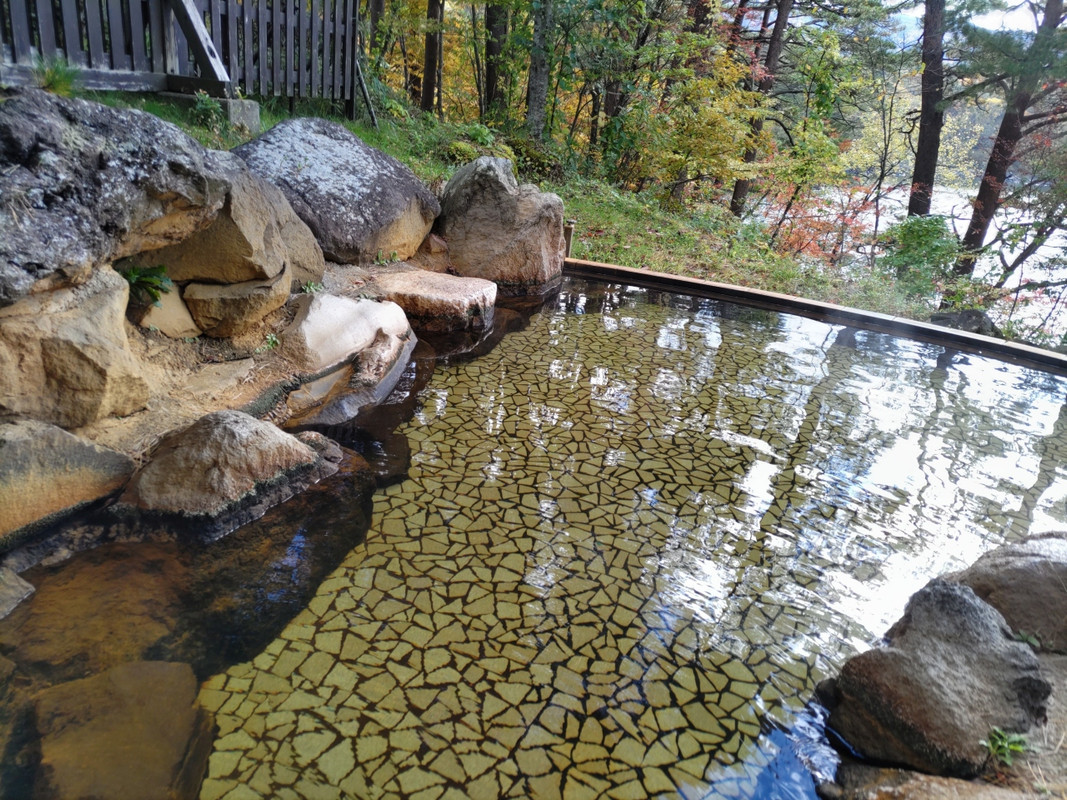 透明になってしまった露天風呂のお湯