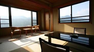 客室内のダイニングエリア / 6