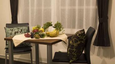 客室内のダイニングエリア / 24