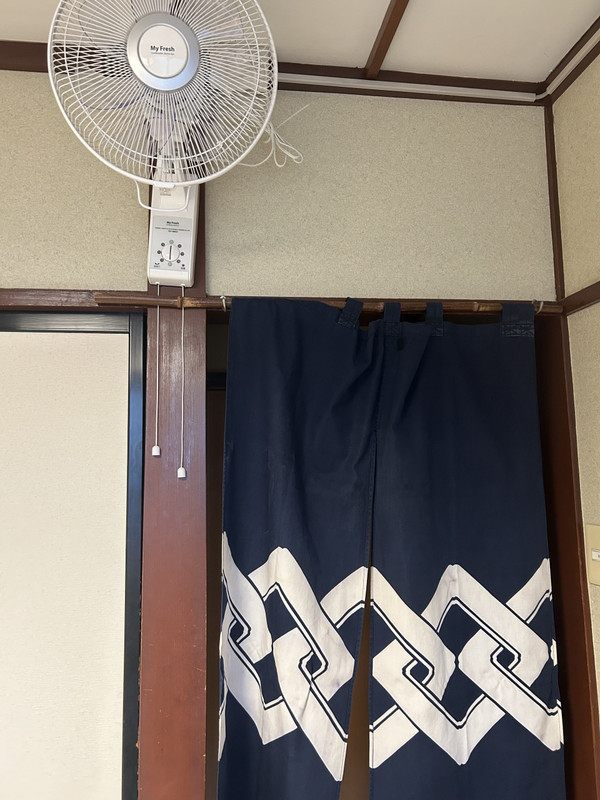暖簾がいい味出してます