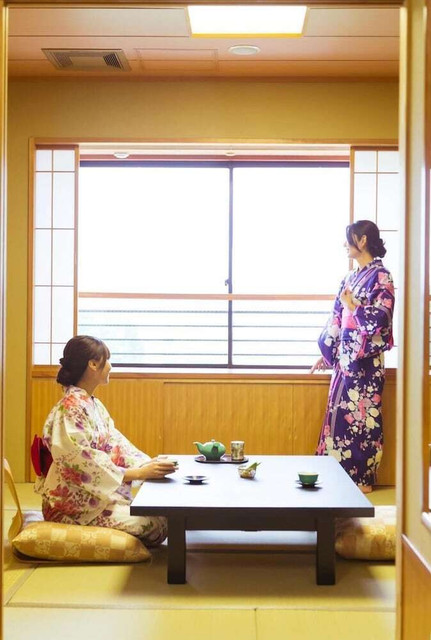 客室内のダイニングエリア