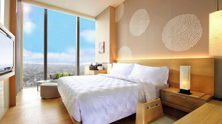 コンフォート ルーム キングベッド 1 台 シティビュー (Club Lounge Access)