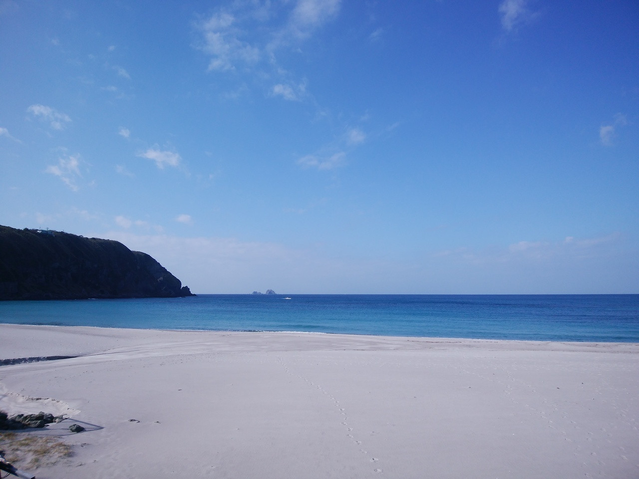 心和む真っ白なロングビーチ「前浜海岸」3711496