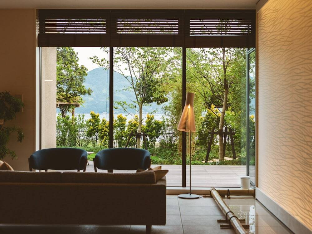 ロビーラウンジ