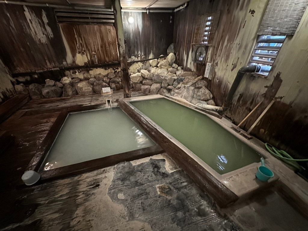 「ゑびすや」 その他 246584116 かけ流し温泉（男湯）