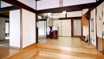 施設の入り口 / 18