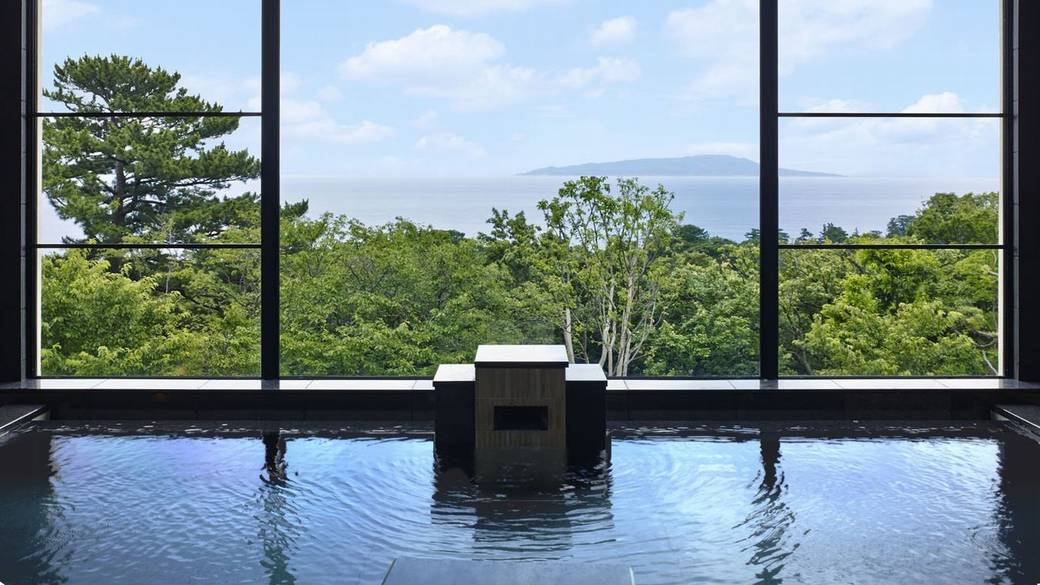 朝日を浴びて
目覚めの温泉風呂 / 2