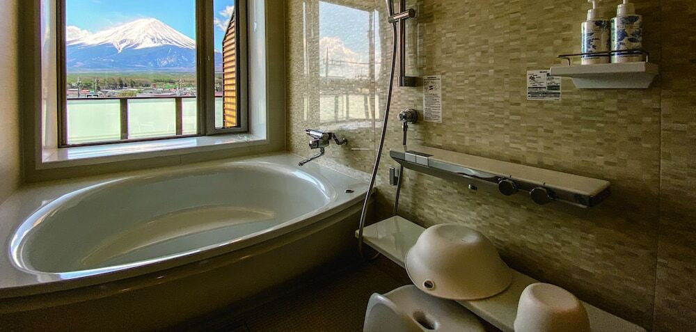 本館デラックスルームの浴室一例②