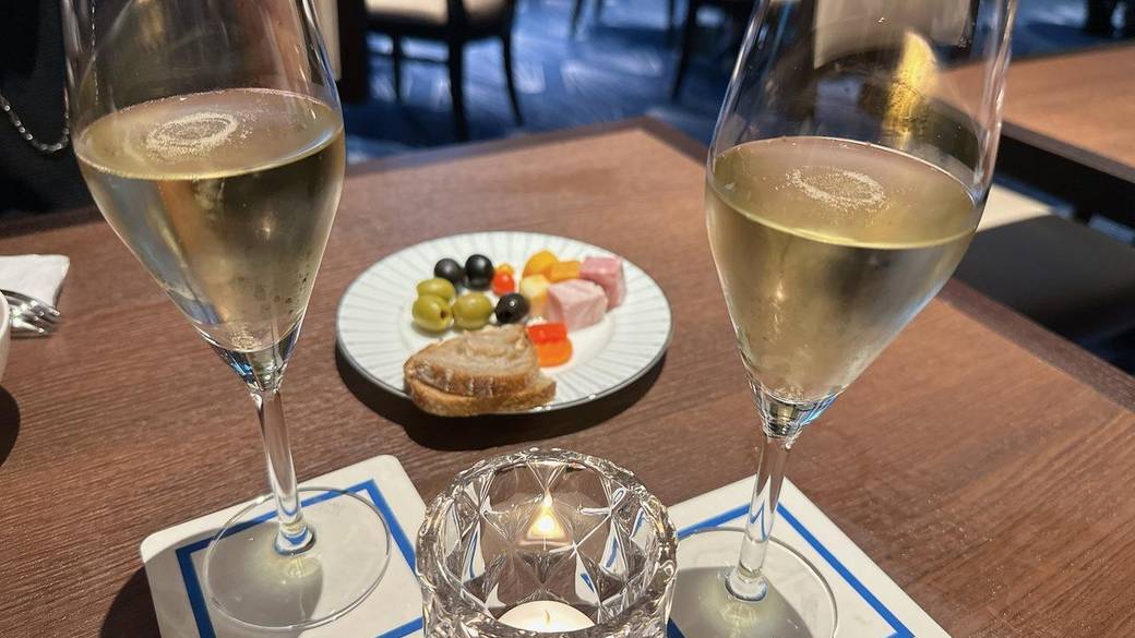 ワインやおつまみ / 3