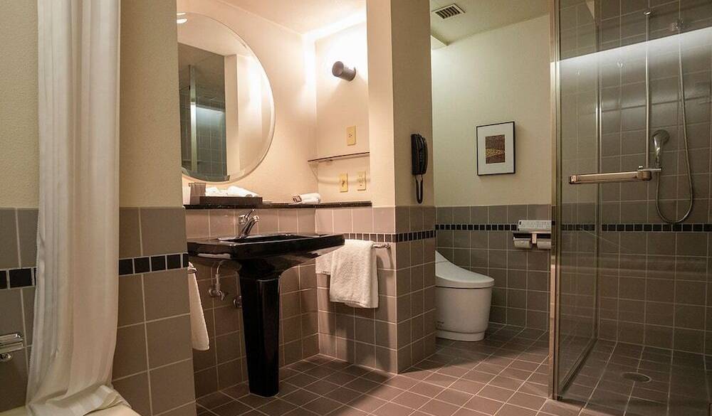 シャワーブース付きのバスルーム / 2