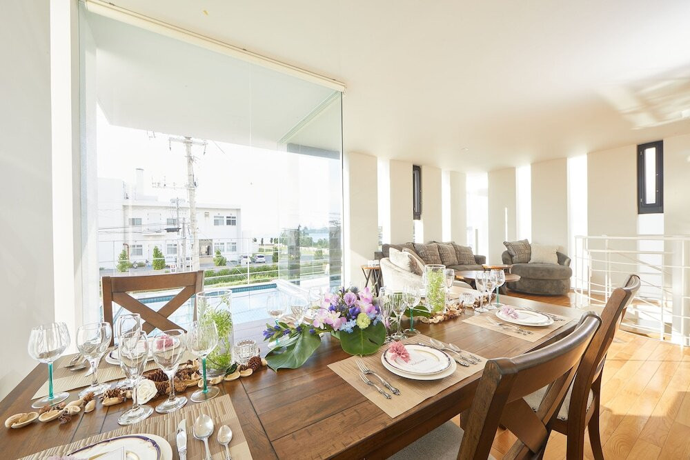 客室内のダイニングエリア