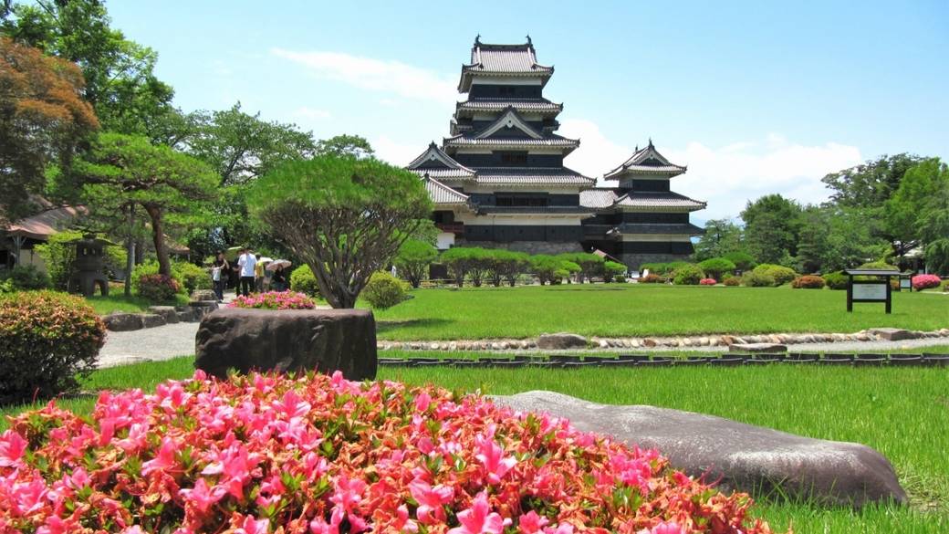 庭園と松本城 / 2