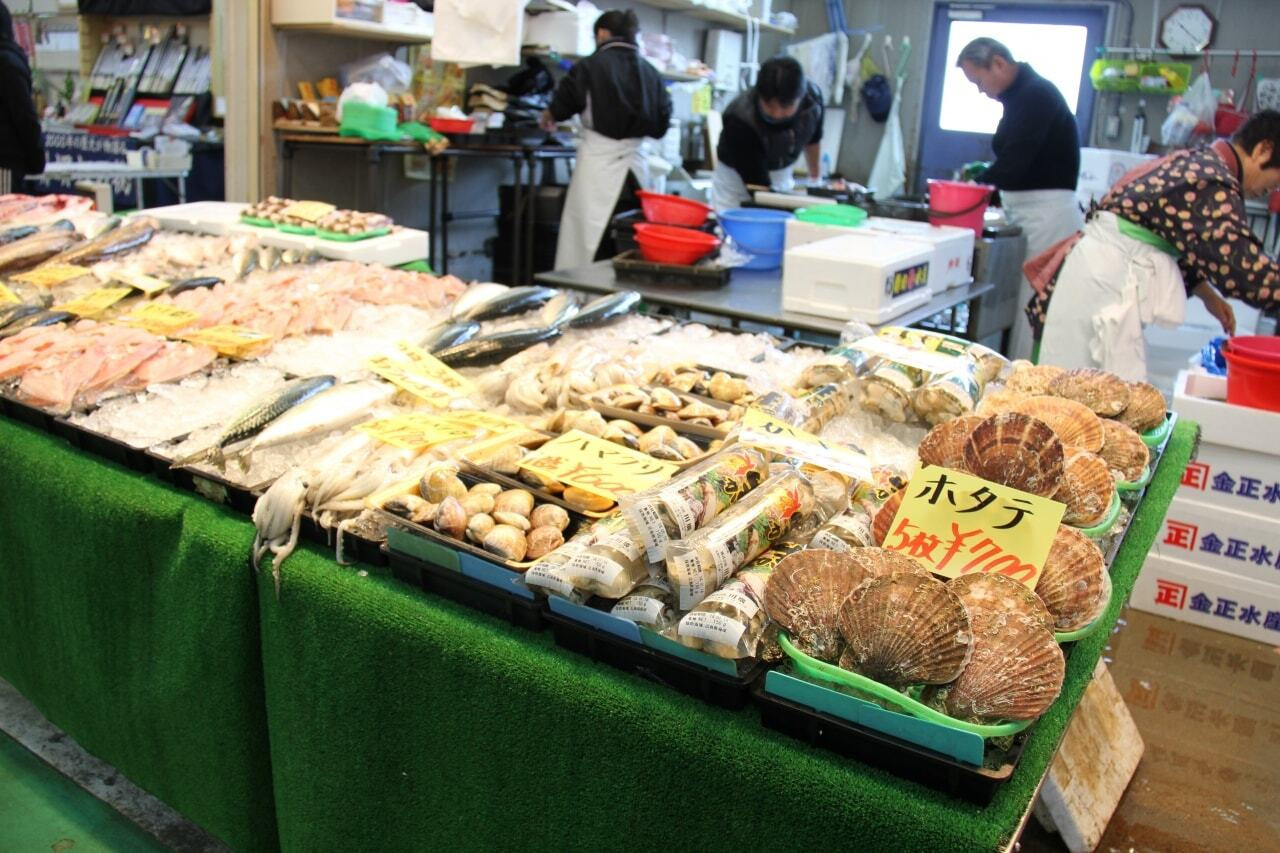5．「泉佐野漁協青空市場」の鮮魚でお腹を満たそう！2006813