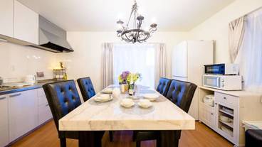 客室内のダイニングエリア / 18