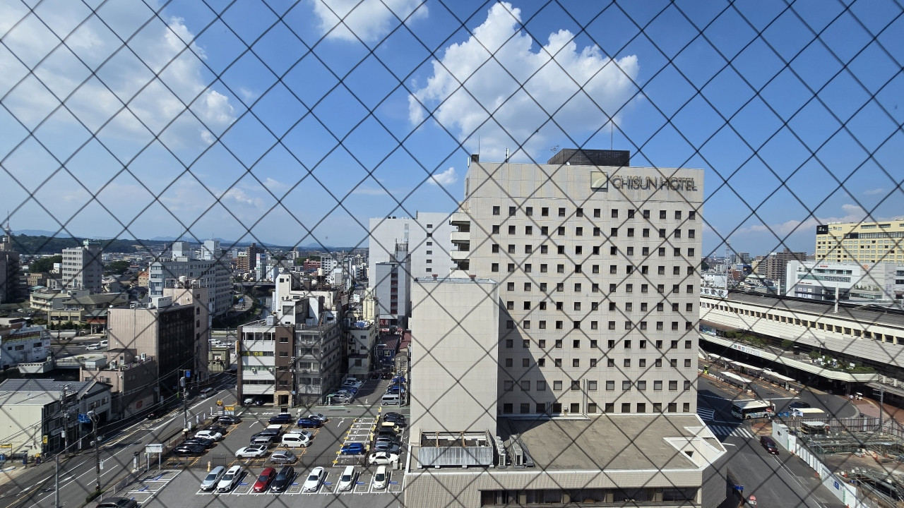 宇都宮駅方向で、北向きは那須連山が見えました