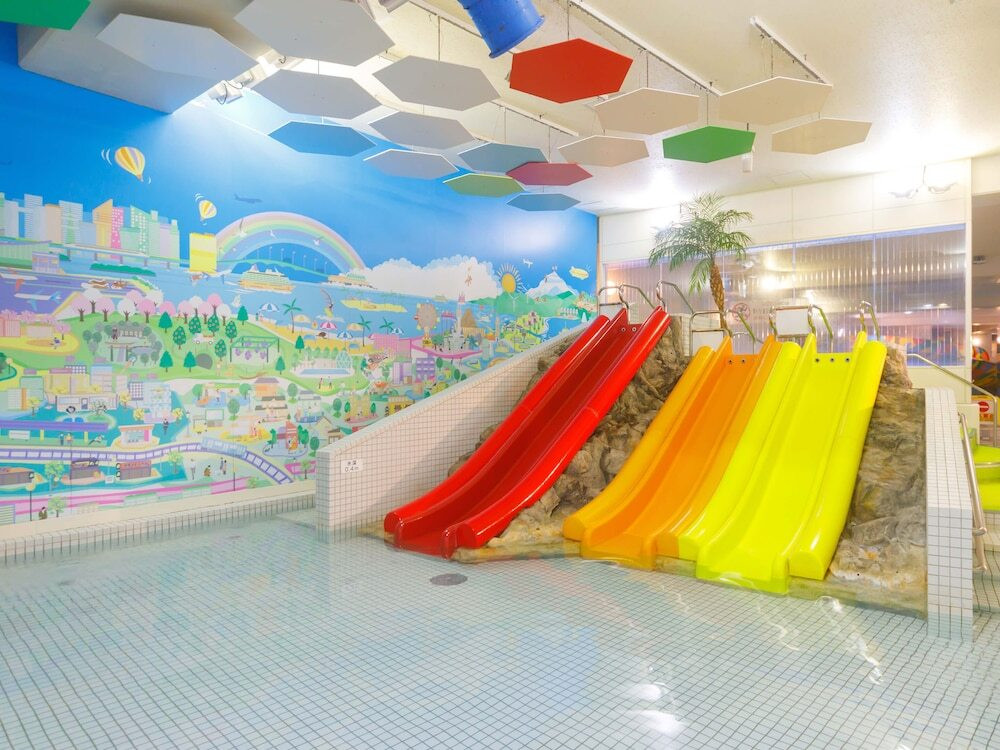 小さな子どもが遊べるエリアもある大型プールで1日中楽しもう!4046517