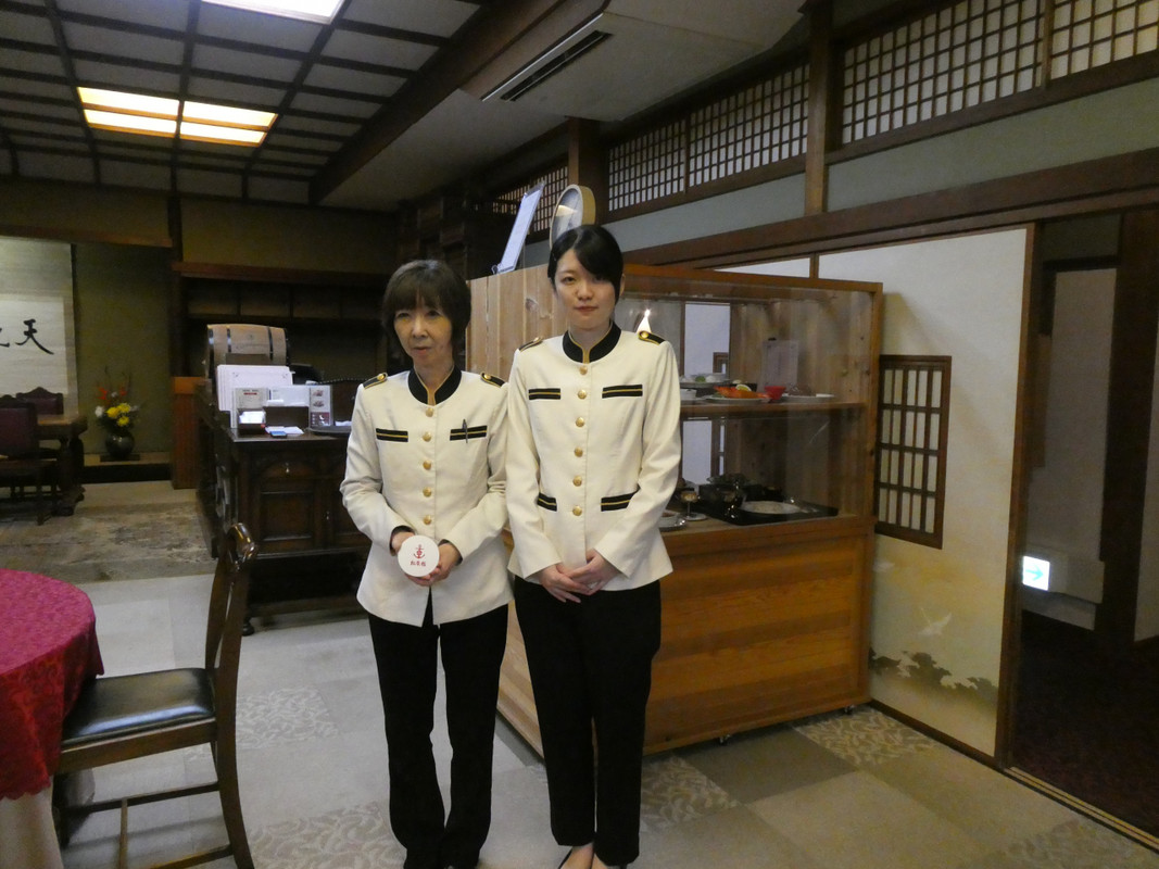 松榮館のレストラン従業員様。（許可頂きました）