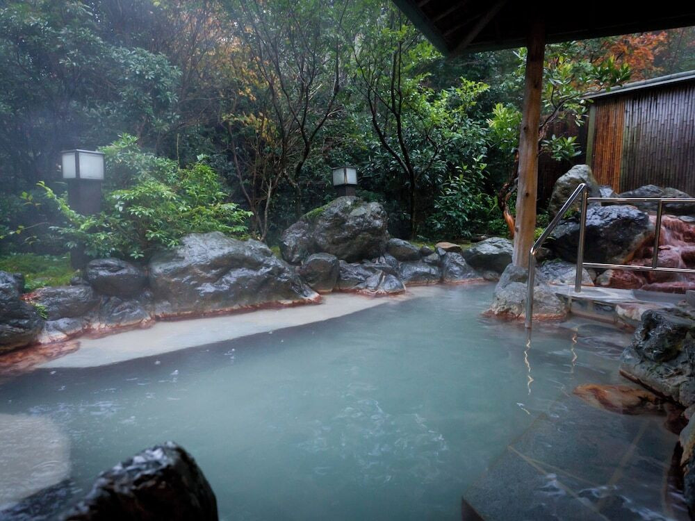 日本庭園が自慢！落ち着いた雰囲気の高級感あふれる旅館4240406