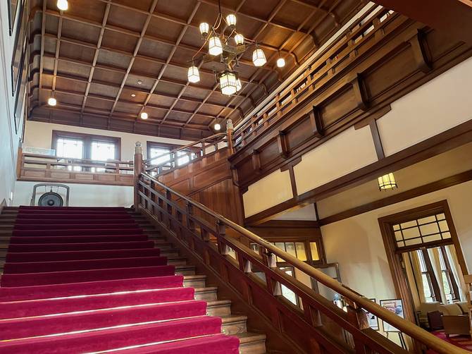 吹き抜けの階段 / 4