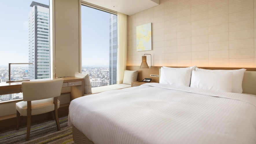 屋上庭園や名古屋市街を望むレストランでプロポーズ3417794