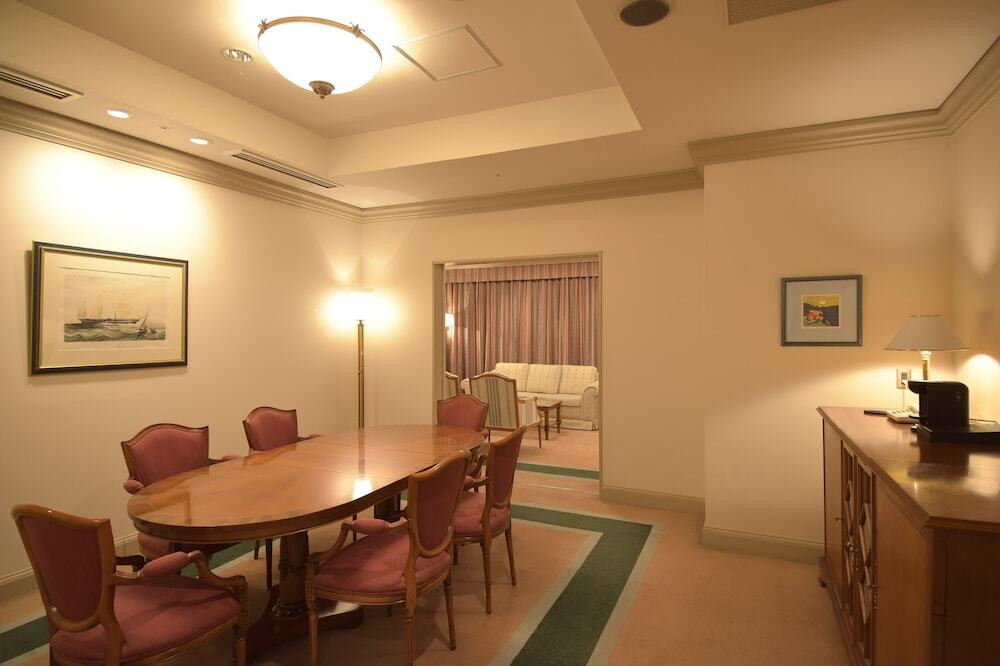 客室内のダイニングエリア