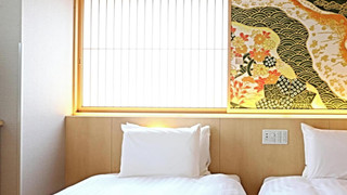 和洋室ツイン [20sqm 低床ベッド110cm/2台]