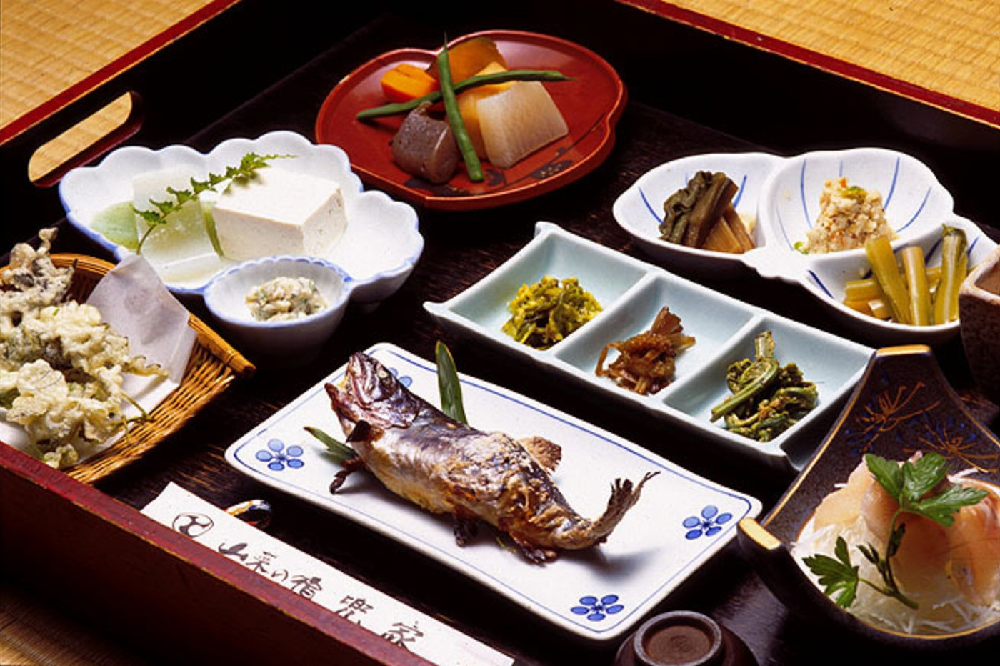 山深い里へプチ旅行。山菜料理や渓流で心のお洗濯3532715