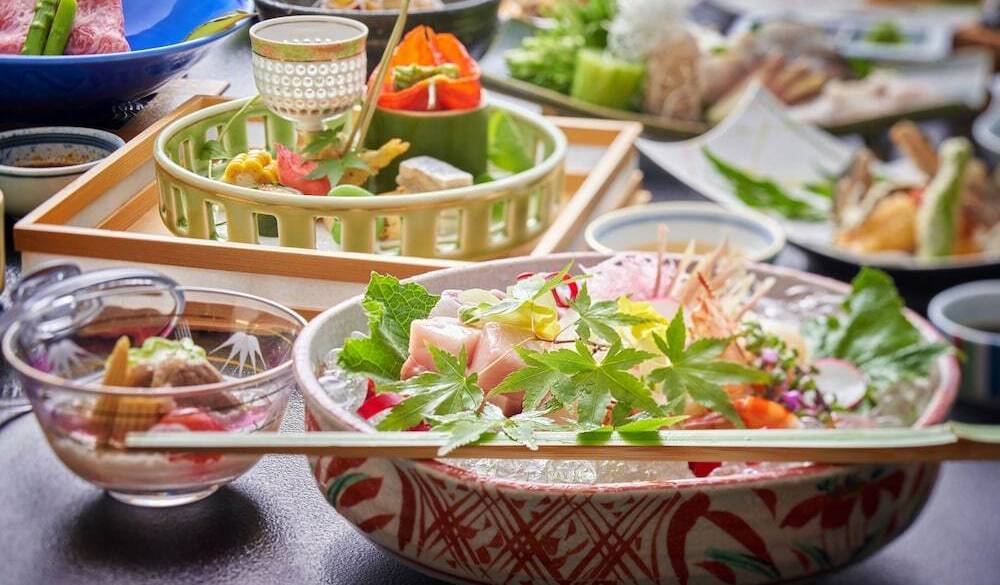 牡蠣に穴子に盛沢山な
豪華会席料理 / 2