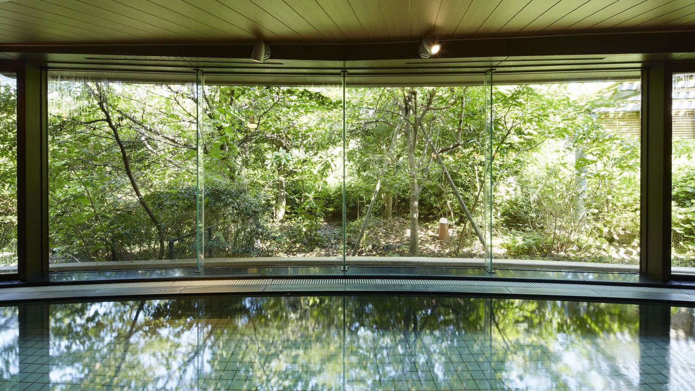 住宅地の高台に建つモダンなホテル4573480