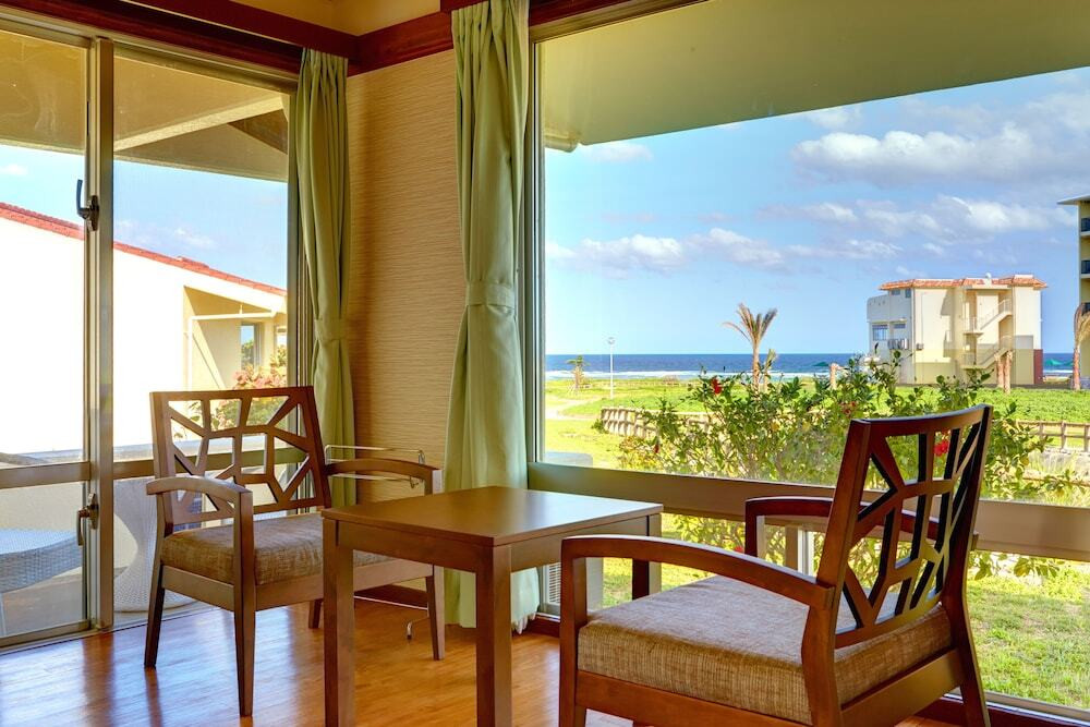 客室内のダイニングエリア