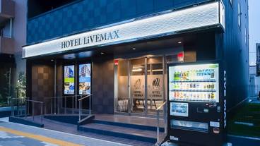 施設の正面 (日没後) / 2