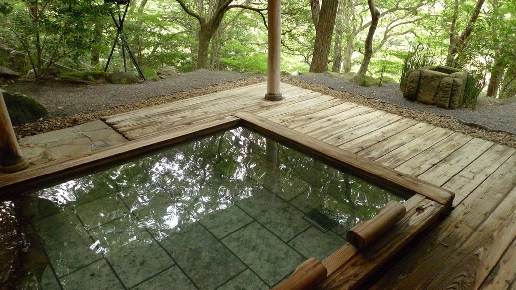 別館の大浴場で
風流な湯あみ / 1