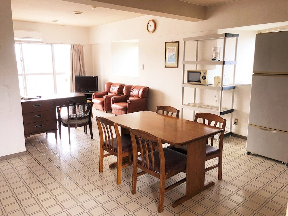 客室内のダイニングエリア