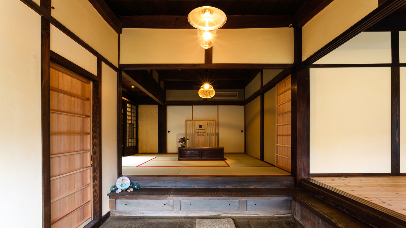 土間のキッチンでセルフクッキング♪二人で作った料理はおいしさ100倍3417319