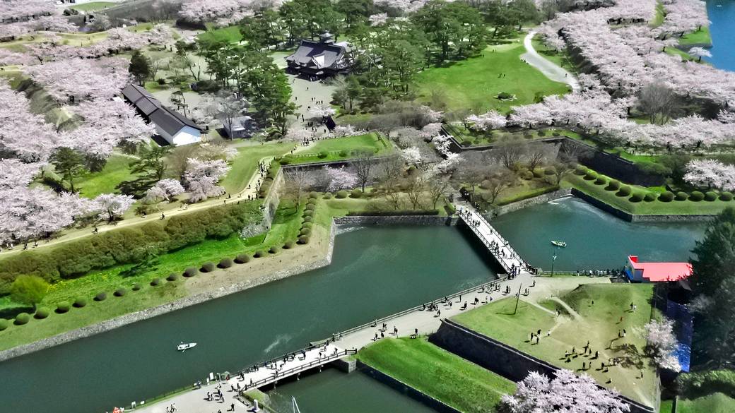 街を見渡しながら
函館の歴史を感じて / 1