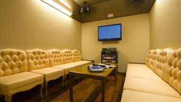 カラオケ ルーム / 4