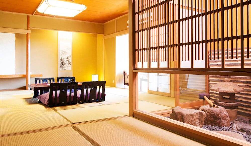 露天風呂付き客室 華① / 1