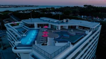 インフィニティ プール / 16