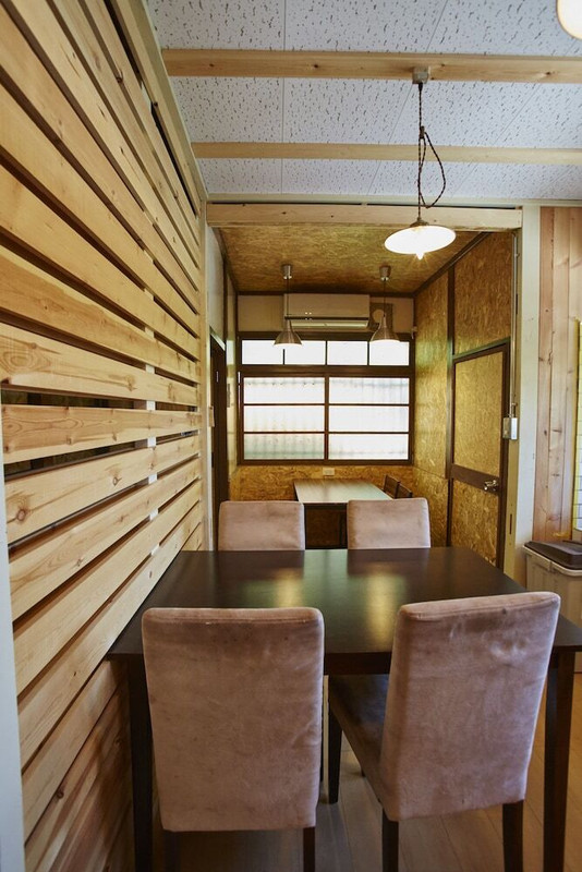 客室内のダイニングエリア