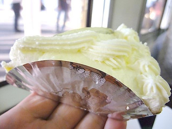 迷っちゃダメ！食べる価値アリ！絶品「クリームパイ」1218022