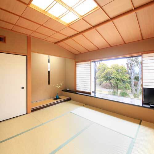 自然を眺める贅沢空間
ゆるりと寛ぐ6つの客室 / 1