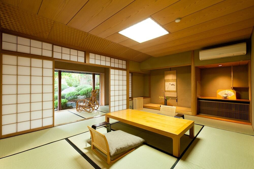 離れ家「紅塵庵」一例