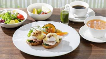 朝食 エッグベネディクト / 12