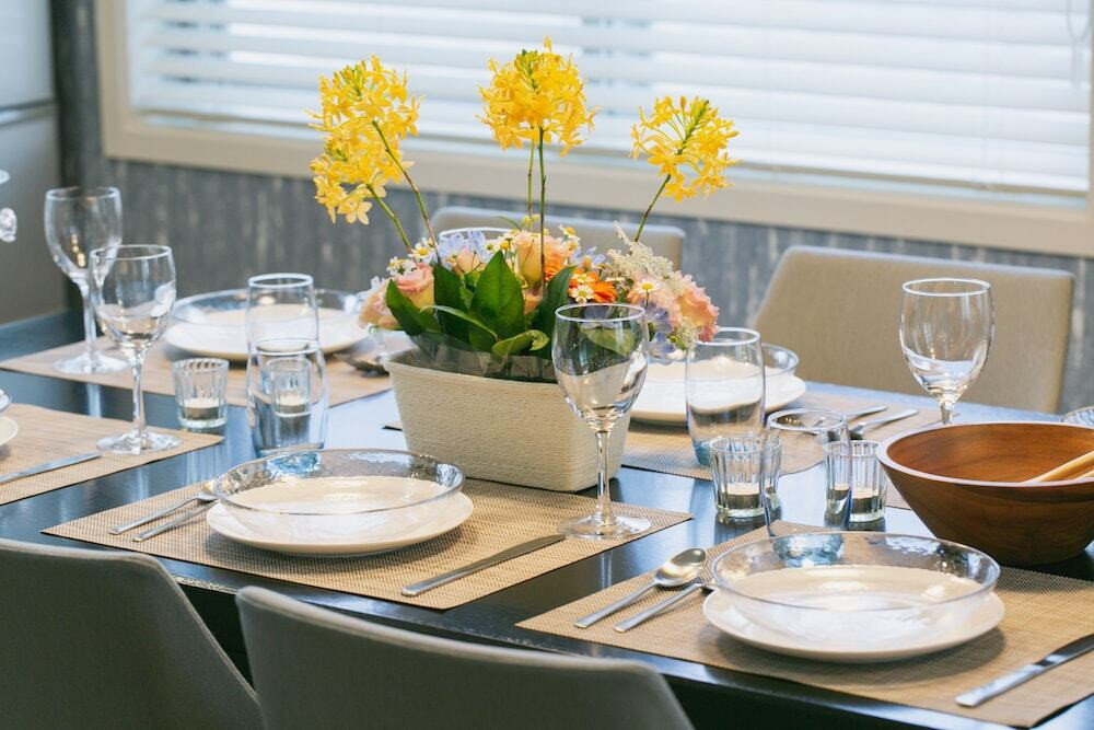 客室内のダイニングエリア