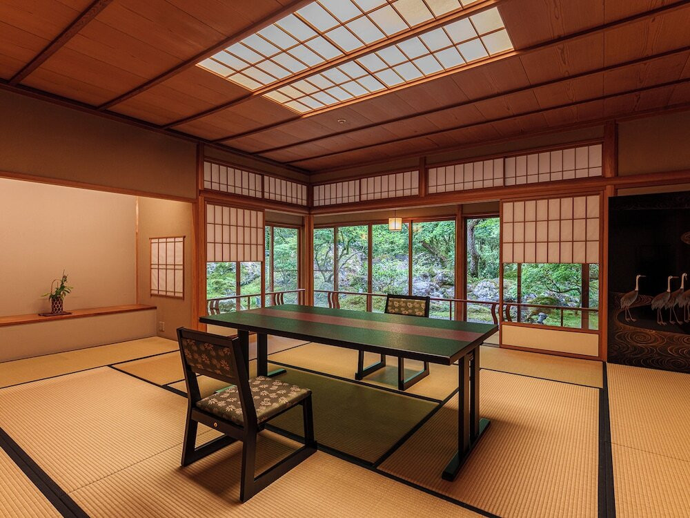 「特別室」ダイニング②