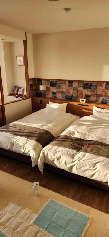 「ワンちゃんルーム」は41～61㎡の3種類で、セミダブルベッド2台を備えた和洋室タイプ。田園側、または十勝川周辺の風景を楽しめる / 2