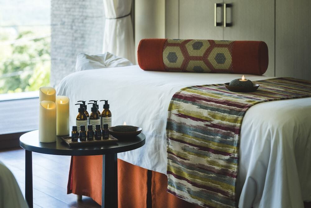 プライベートテラスの客室露天風呂から強羅の自然を堪能3482608