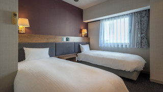 ツインルーム シングルベッド 2 台 喫煙可