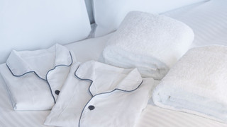 スタンダード ダブルルーム キングベッド 1 台 禁煙 エアポートビュー (2名利用)