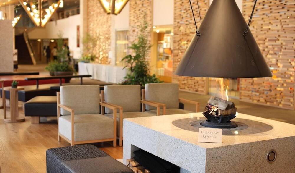 ロビーの暖炉 / 1